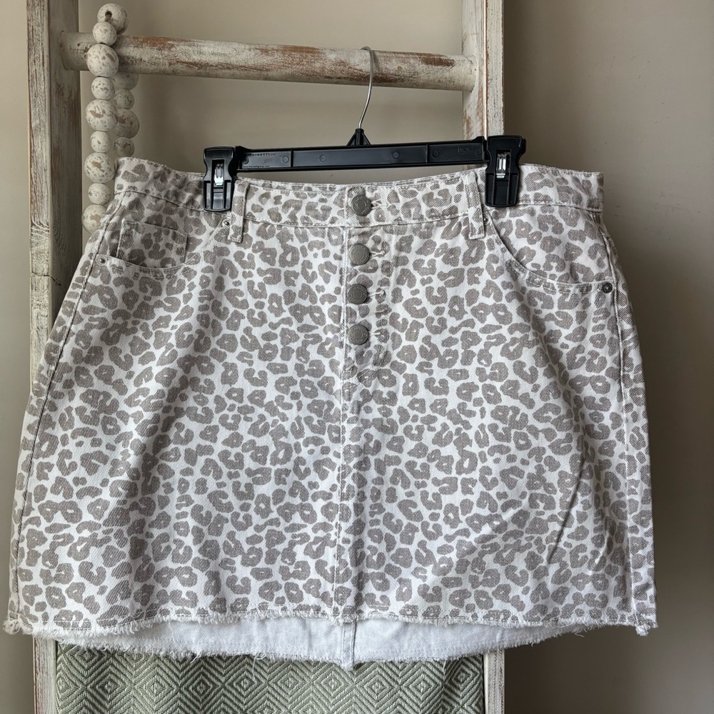 Mud Pie Windsor leopard print skirt